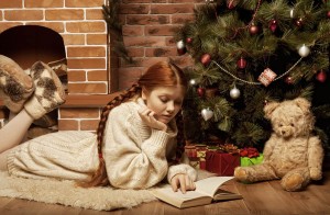 redhair-woman-reading-book-on by Cheschhh,--51202726